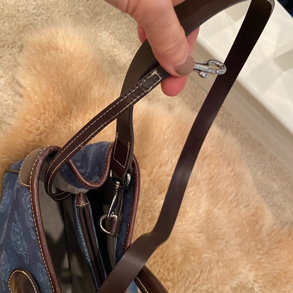 Dooney & Bourke large bag great travel - Picture 8 of 8